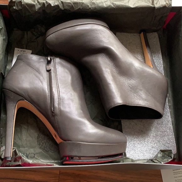 VINCE CAMUTO - NWOT Nappa Soft Leather Platform Heels in Davy’s Gray - Picture 6 of 9